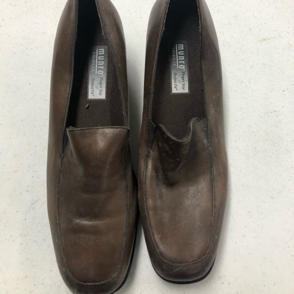 Munro Size 7.5N Women’s Low Heel Closed Toe Shoes